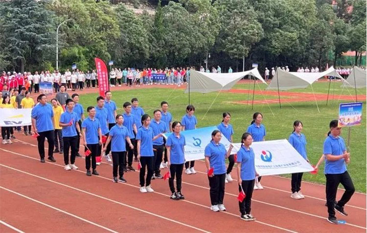 強(qiáng)身健體 重在參與 強(qiáng)身健體 重在參與